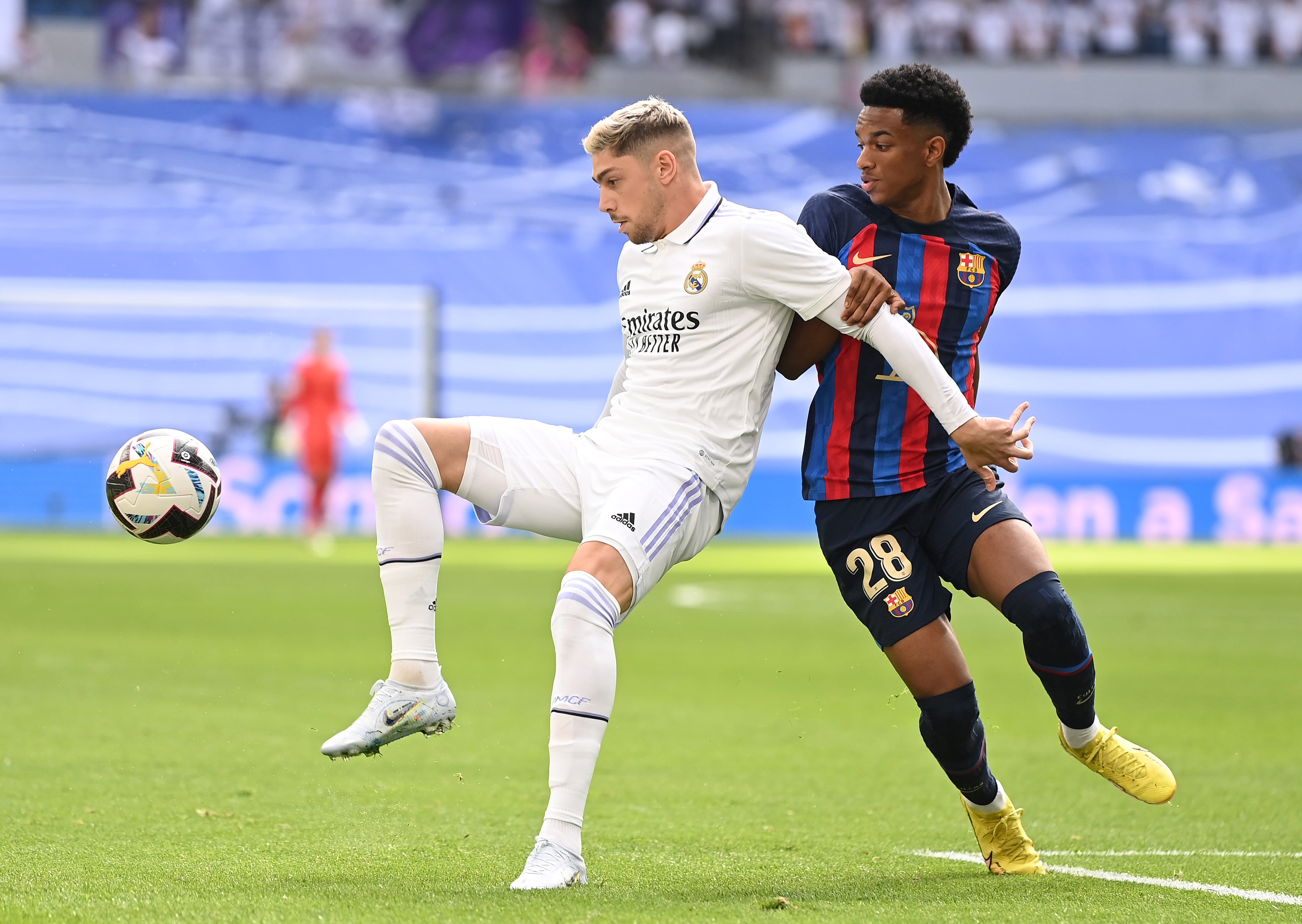 Real Madrid y FC Barcelona se miden en la ida de semifinales de la Copa del Rey en el estadio Santiago Bernabéu.