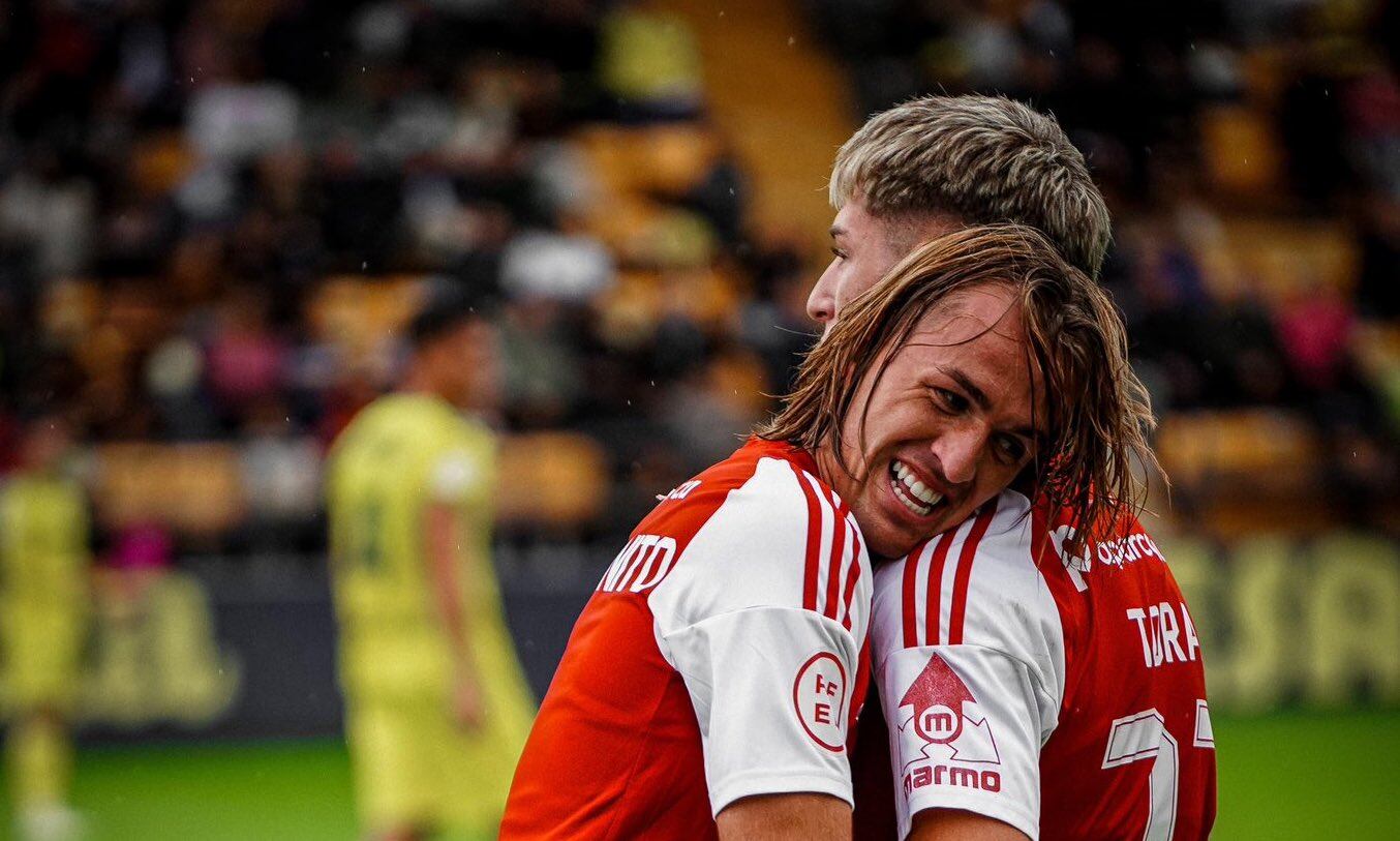 Pedro Benito y Antonio Toral celebran el gol del Real Murcia