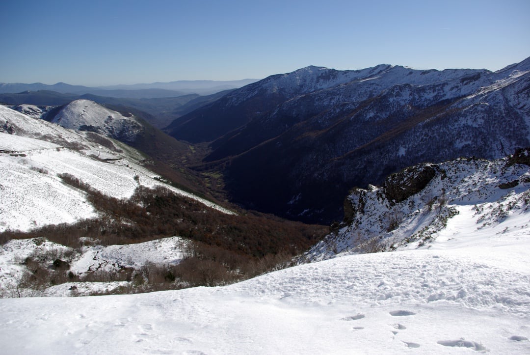 Os Ancares nevados. Imaxe de David Pérez. © David Pérez (DPC), Wikimedia Commons, Licencia cc-by-sa-4.0