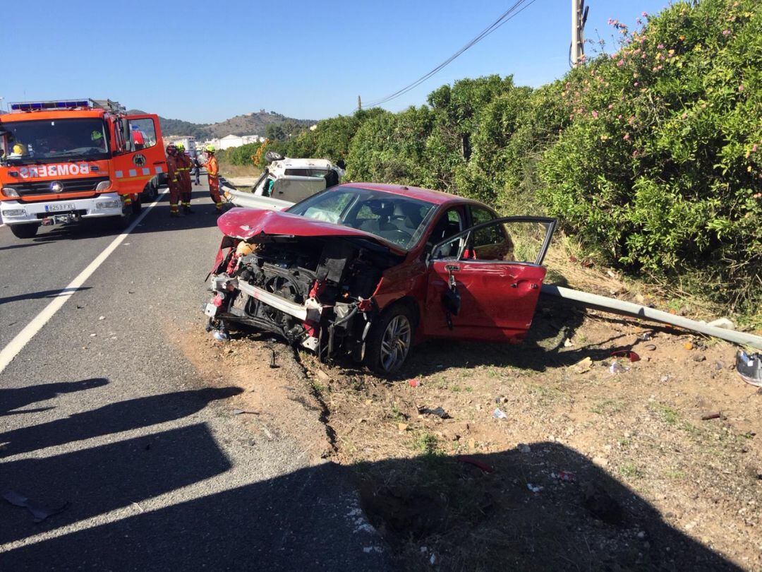Uno de los vehículos afectados en el accidente de Oliva 