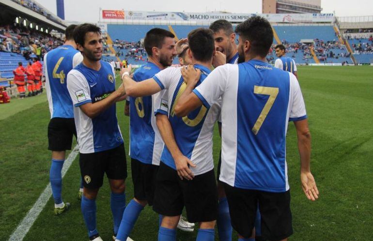 Los jugadores del Hércules celebran un gol frente al Cornellà en Copa