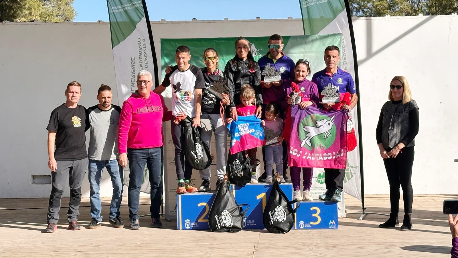 Podio de la carrera general con un recorrido total de 21km.