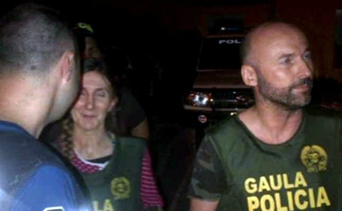 Fotografía de los españoles María Concepción Marlaska Sedano y Ángel Fernández Sánchez, tomada por los agentes que los liberaron esta madrugada