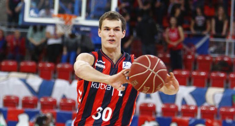 Van Oostrum jugará cedido en el Peñas de Huesca de Leb Oro