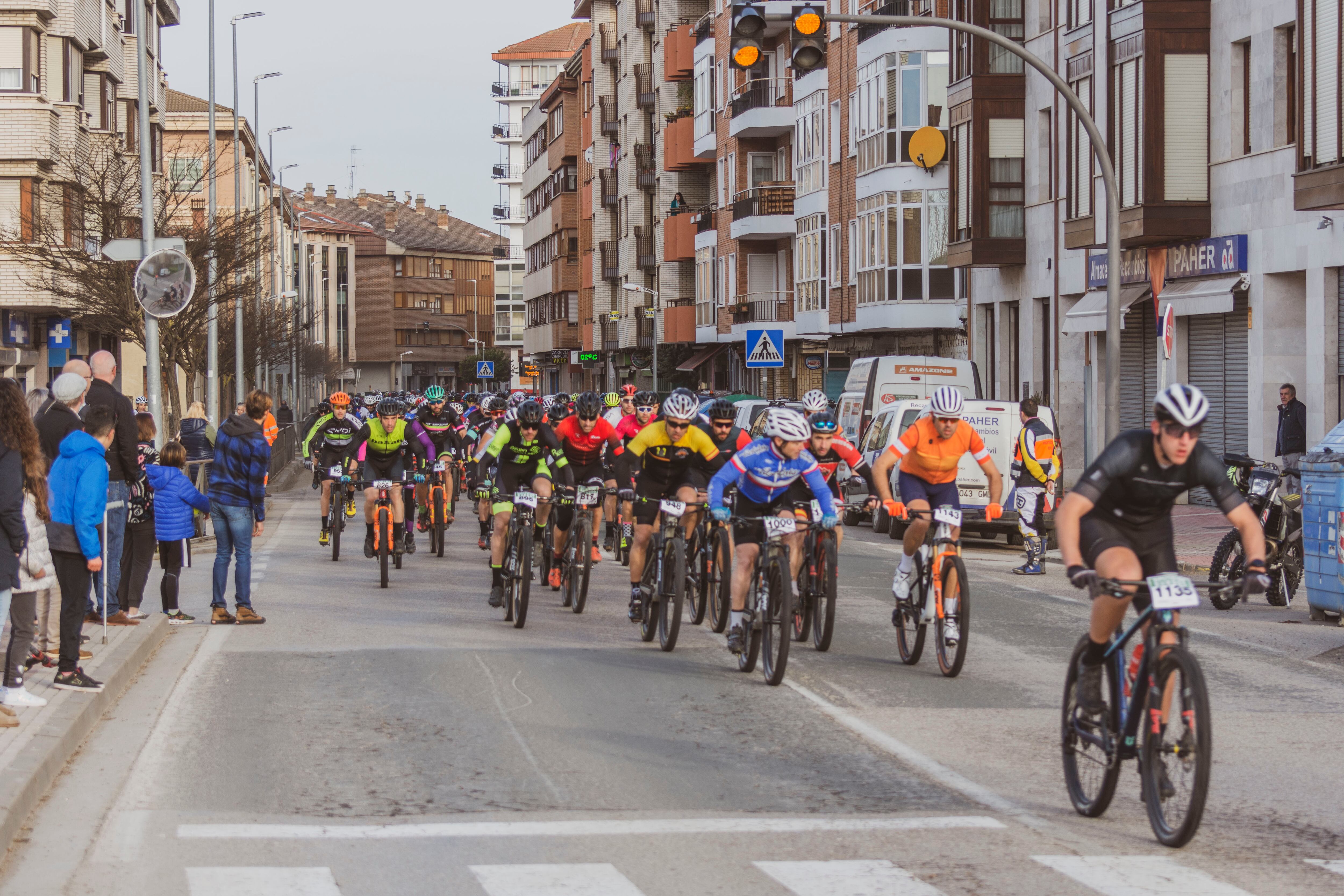 Primeros compases de la primera edición de La Bicicletón de Medina de Pomar disputada el pasado año 2022. / Foto: Unión Ciclista Medinesa