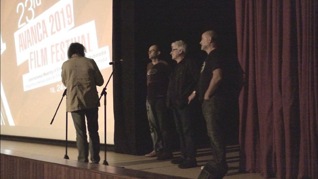 Alfonso Palazón, en el centro, junto a Pedro Brito (hijo de Juan) en el festival portugués.