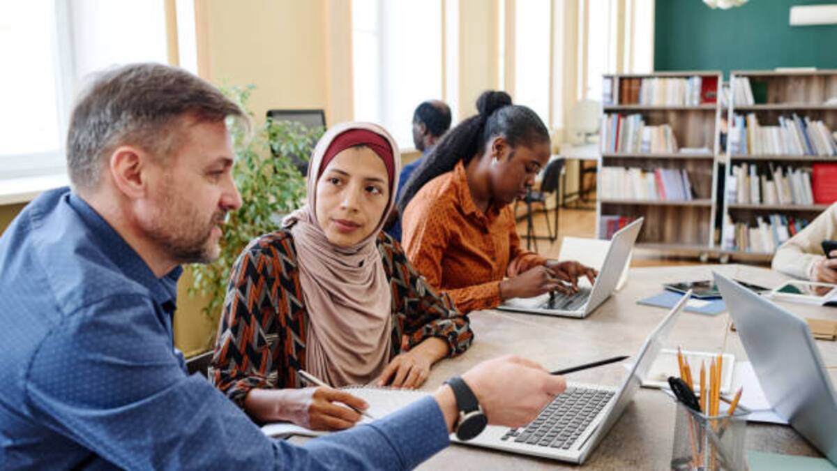 Varias localidades navarras buscan voluntarios para enseñar español a migrantes