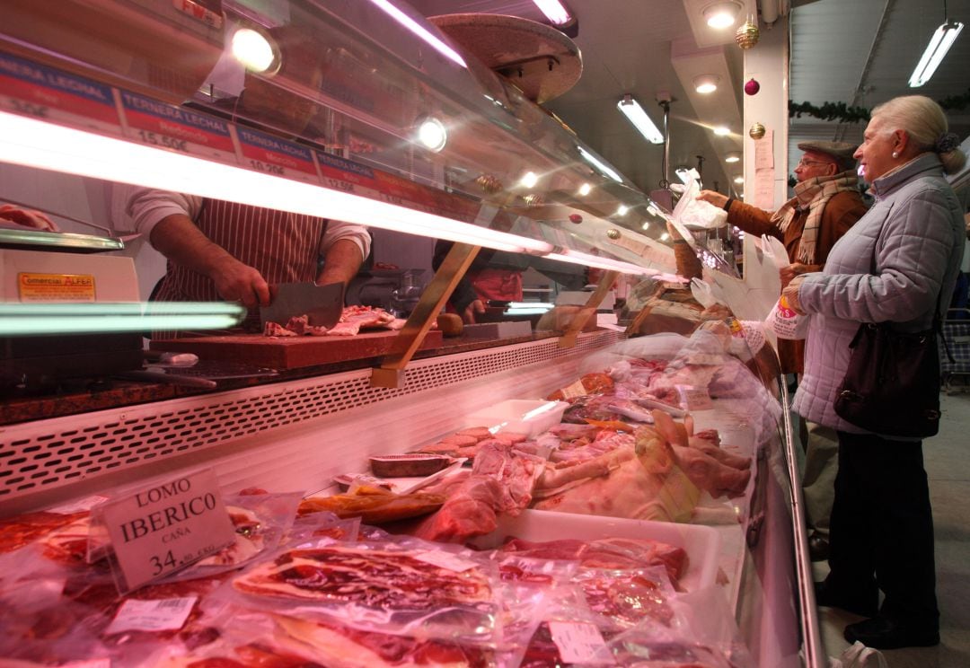 Compras navideñas en un mercado de Castilla y León