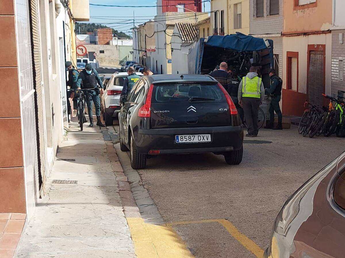 Recuperan más de 30 bicicletas robadas en la Safor escondidas en una vivienda de Tavernes