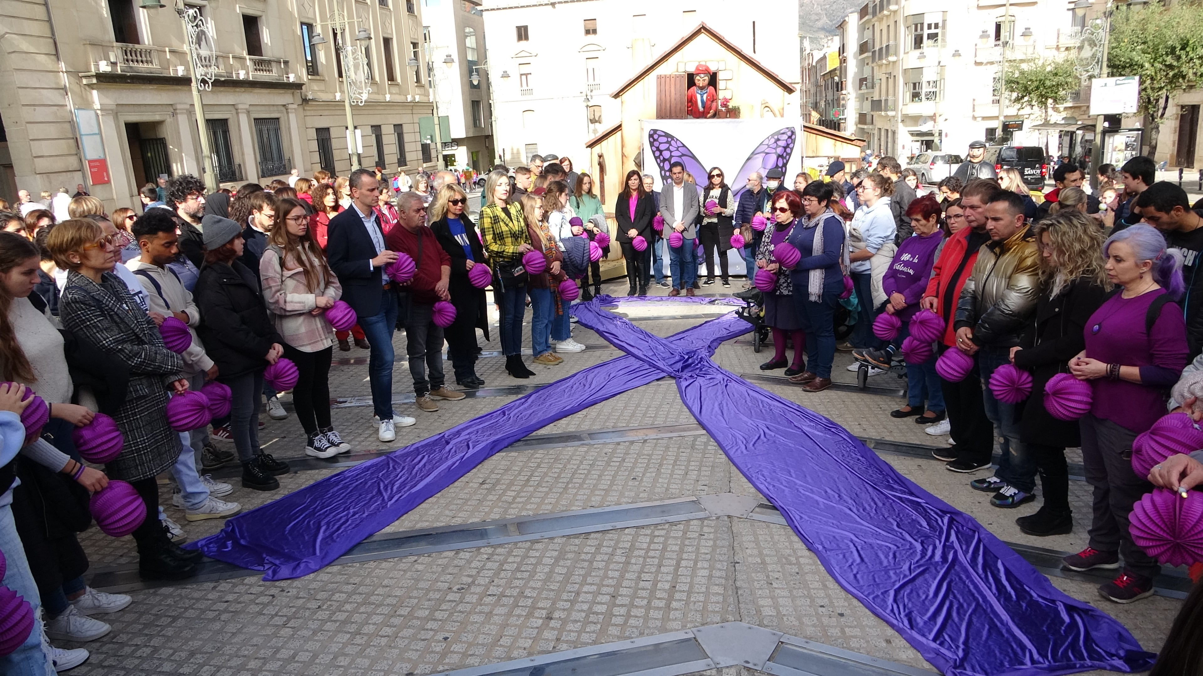 Concentración 25N en la plaza de España de Alcoy