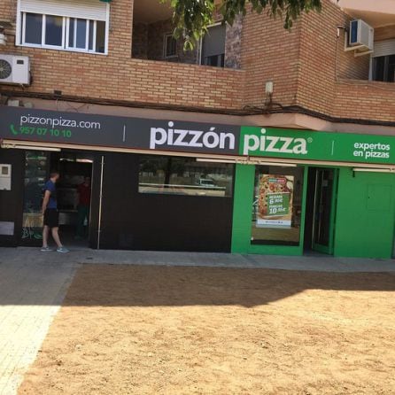 Pizzón Pizza es una empresa cordobesa que continúa ofreciendo comida a domicilio