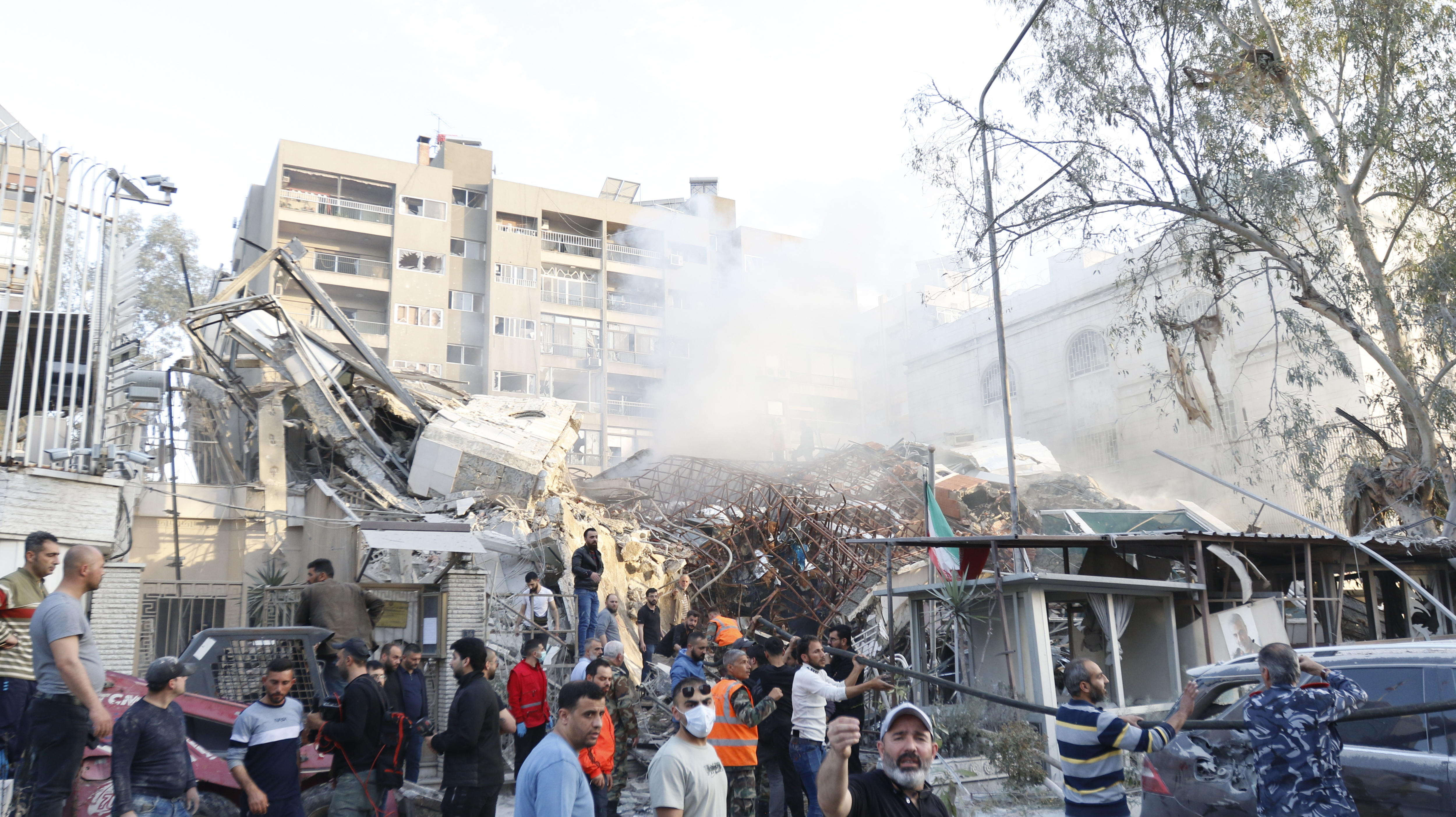 Ataque israelí al consulado de Irán en Damasco (Siria).