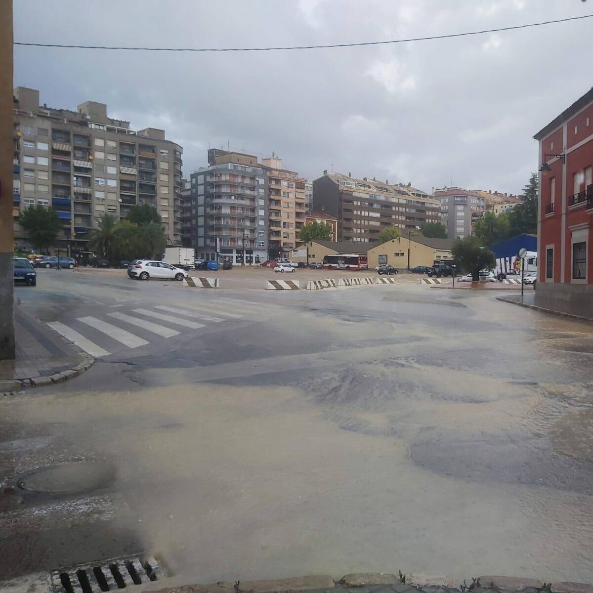 La tormenta deja registros de más de 60 litros en Banyeres o 26 en Alcoy y provoca un incendio forestal en Ibi
