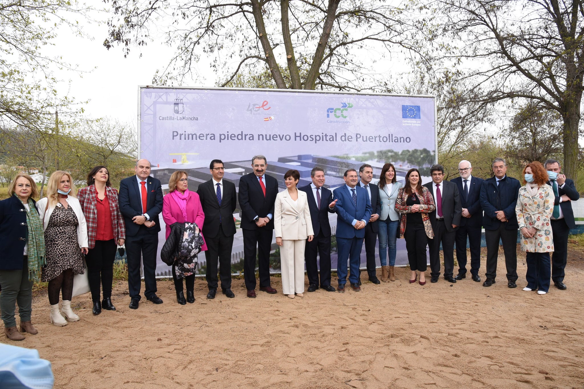 Autoridades presentes en el acto de colocación de la primera piedra del nuevo Hospital de Puertollano