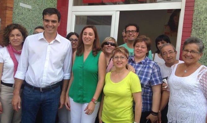 El aspirante Pedro Sánchez, en un acto con militantes en Terrasa