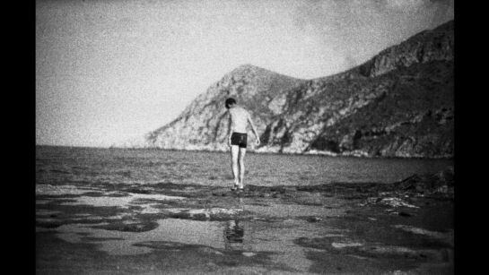 Fotos contra canciones vol. 5. Autorretrato forzado en el lago