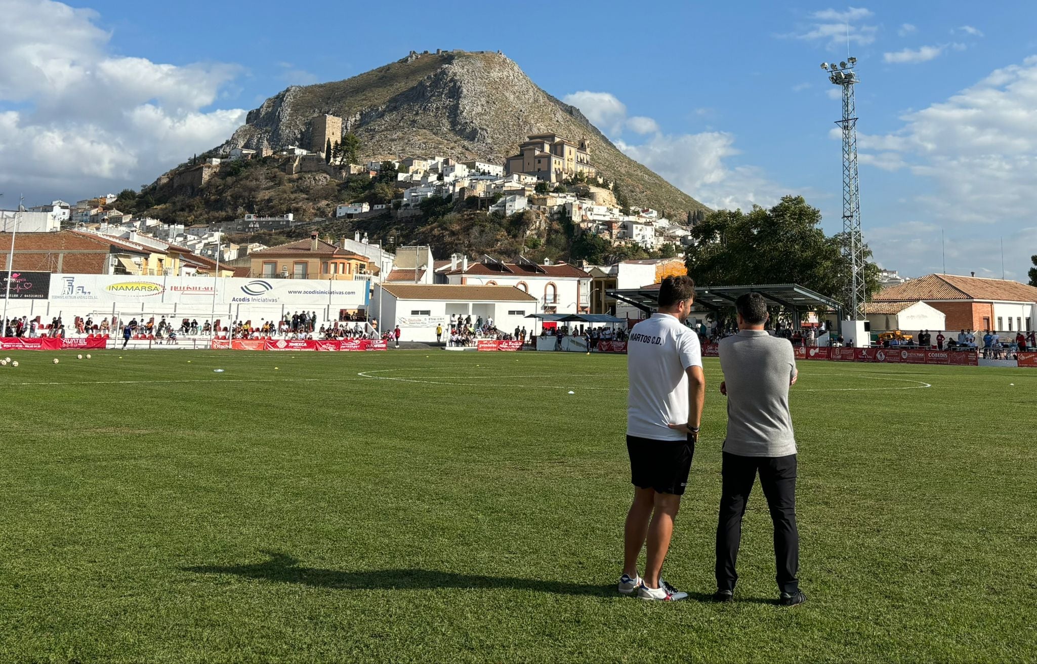 David Valenciano y Roberto Peragón conversan antes del partido entre el Martos CD y el Real Jaén CF.