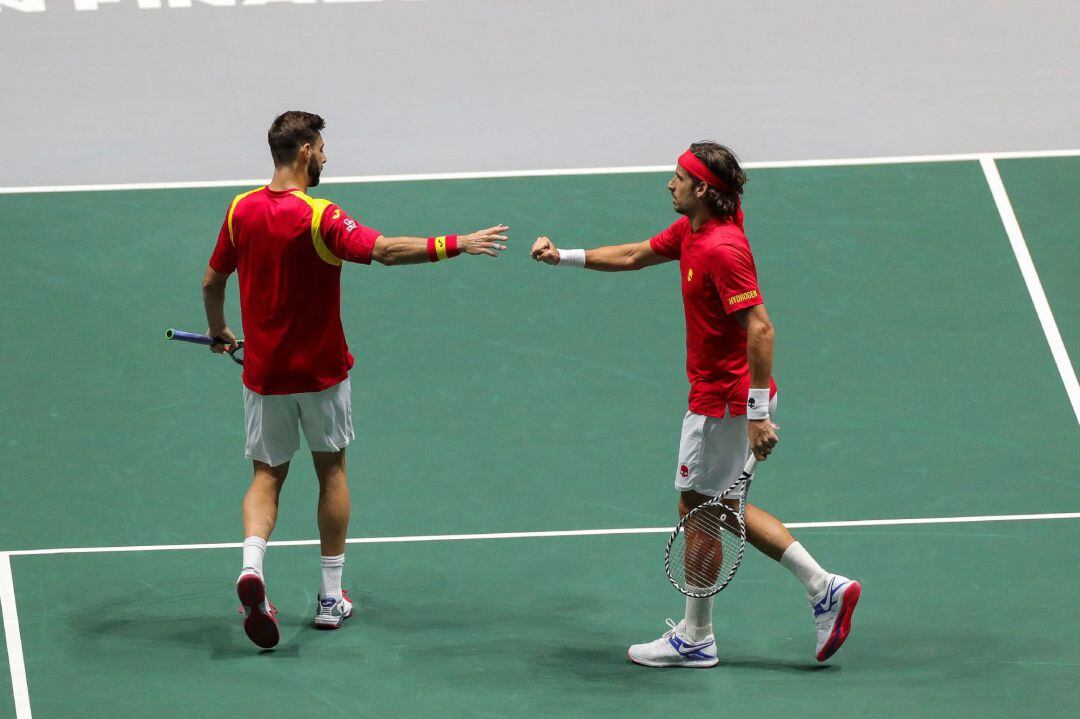 Feliciano López y Marcel Granollers durante el decisivo partido de dobles.