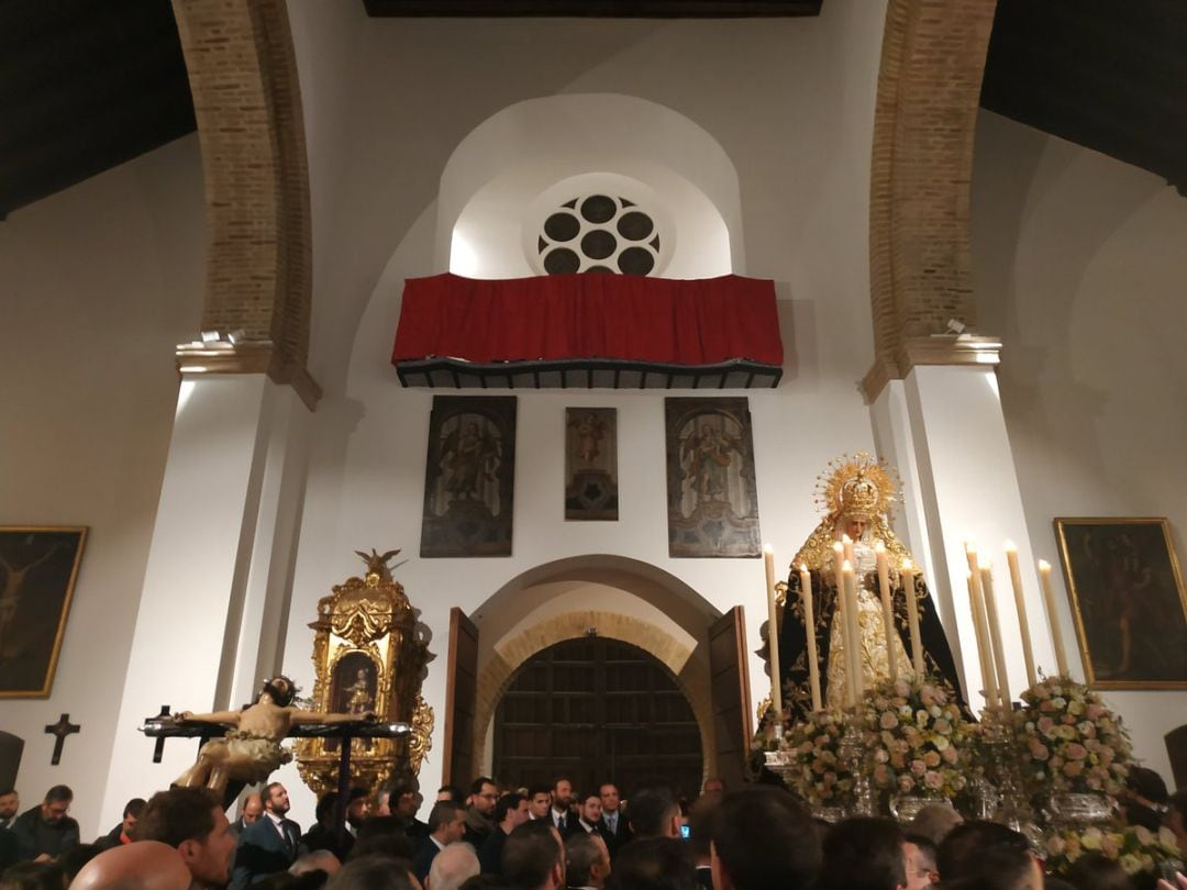 El Cristo de La Exaltación y Nuestra Señora de Las Lágrimas, ya bajo las naves del remozado templo de Santa Catalina