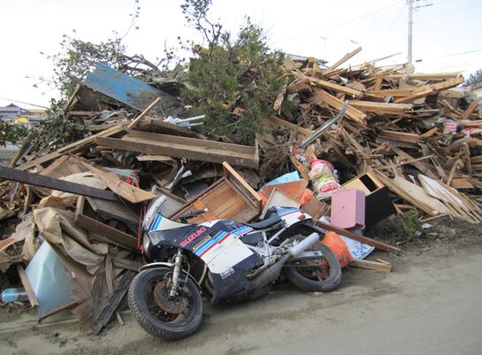 Restos de todo tipo en una zona donde se recogieron 15 cuerpos,la mayoría de ancianos que no pudieron ser evacuados