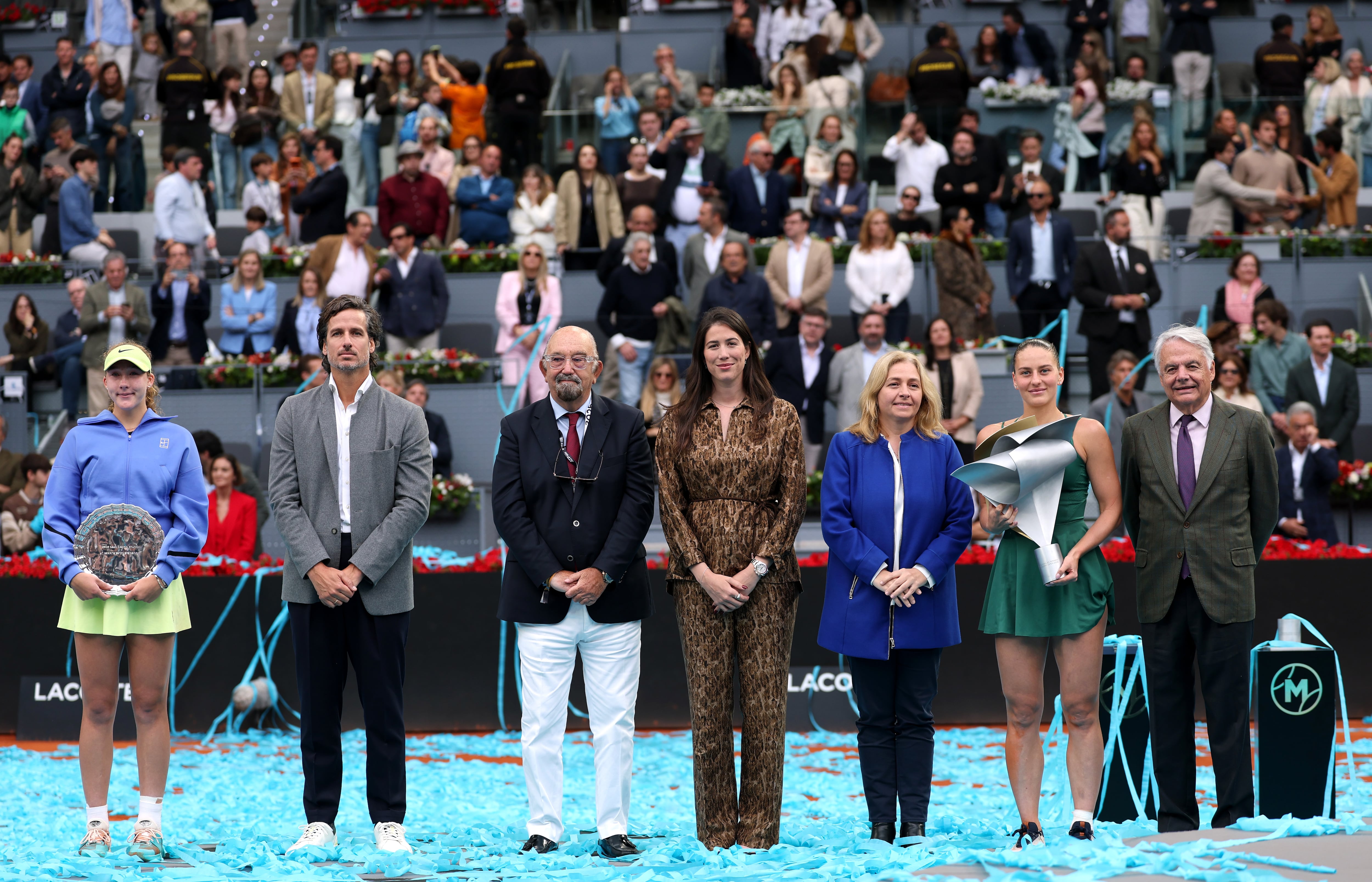 Marta Kostyuk y Mirra Andreeva, después de la final del Mutua Madrid Open