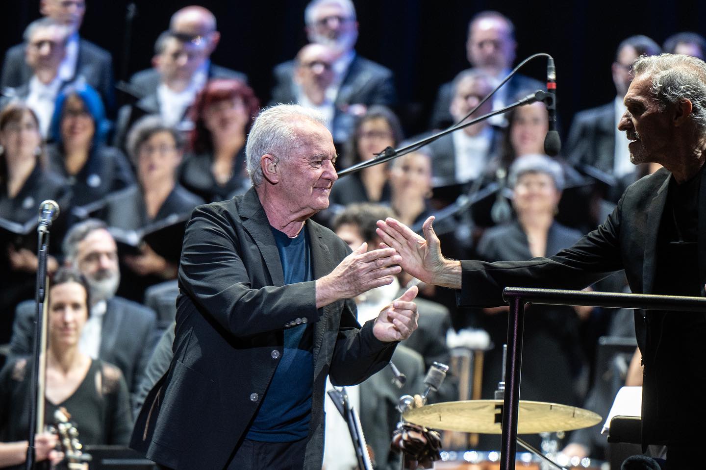 Víctor Manuel en Gijón durante su gira &quot;Sinfónico&quot;