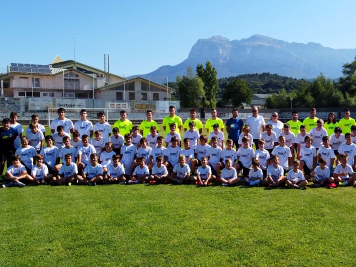 El campus de fútbol Young Talent Academy de Aínsa termina con éxito