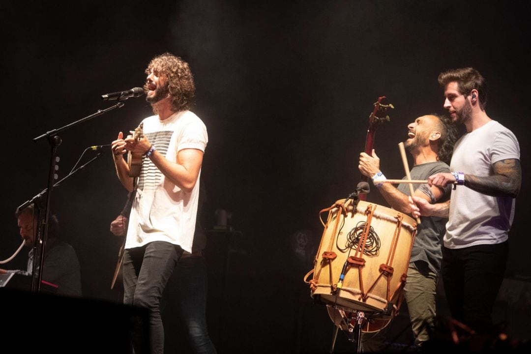 El grupo Izal durante el concierto ofrecido en la tercera y última jornada del festival Cruïlla, este sábado en Barcelona.