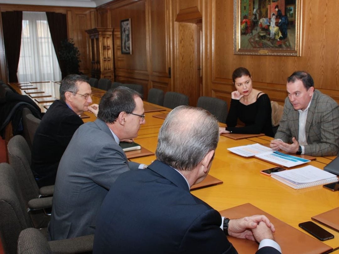 Momento de la reunión entre Diputación, Junta, Subdelegación, Caja Rural y Zamora 10