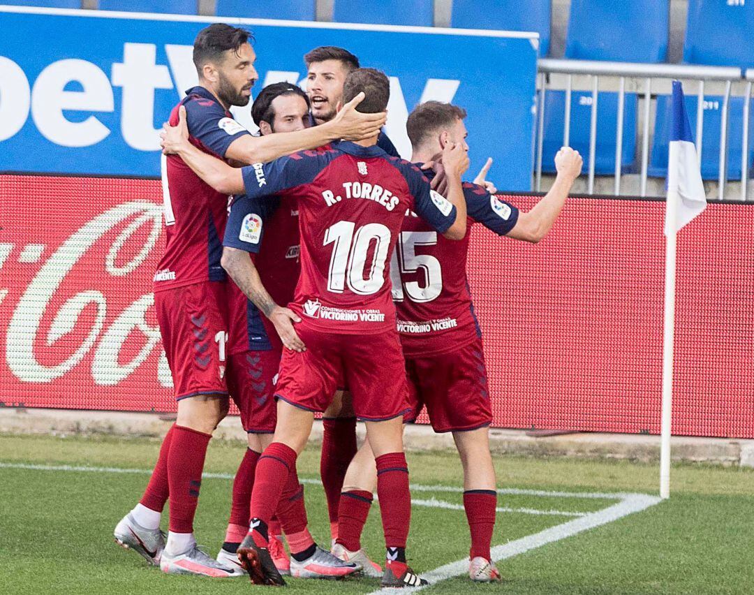 Toni Lato celebra su gol en Vitoria.