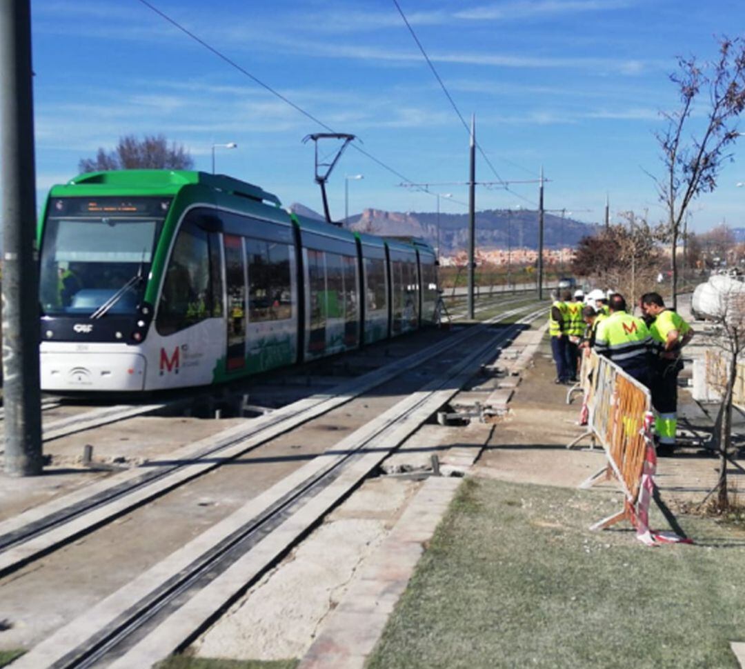 Pruebas del metro de Granada entre Maracena y Albolote (Granada) tras solventar una incidencia por un corrimiento de tierras