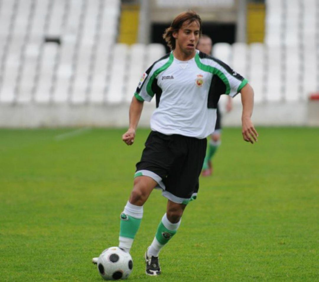 Mario Ortiz creció vistiendo los colores y el escudo que ahora vuelve a defender.