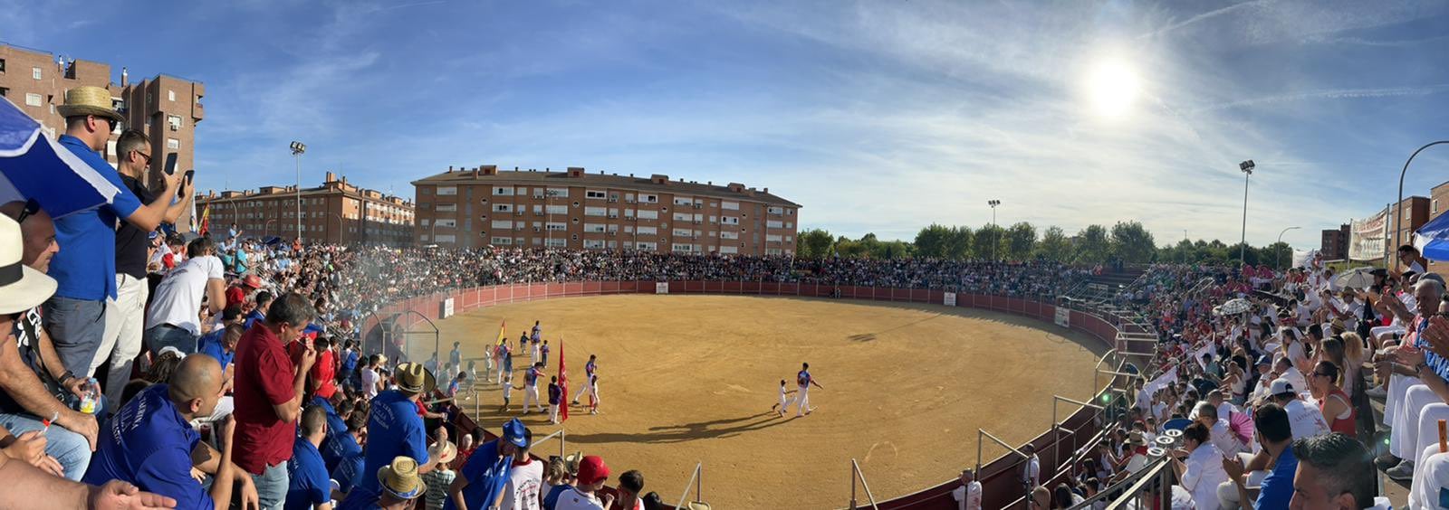 Imagen de la plaza de Toros de Fuenlabrada durante el festejo de recortes en el que falleció un hombre