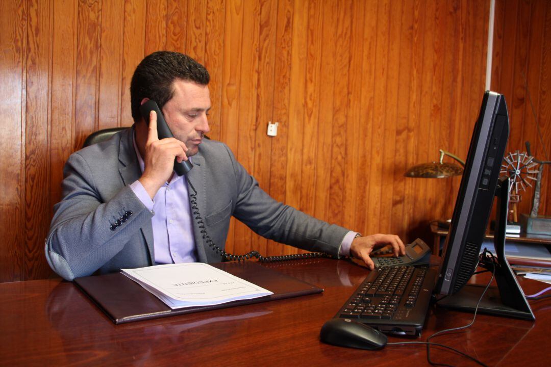 El alcalde de Yaiza, Óscar Noda, valora positivamente las noticias referentes a llegadas de turistas, pero cree que “se tendría que haber hecho algo mucho antes, garantizar esos corredores seguros”. 
 