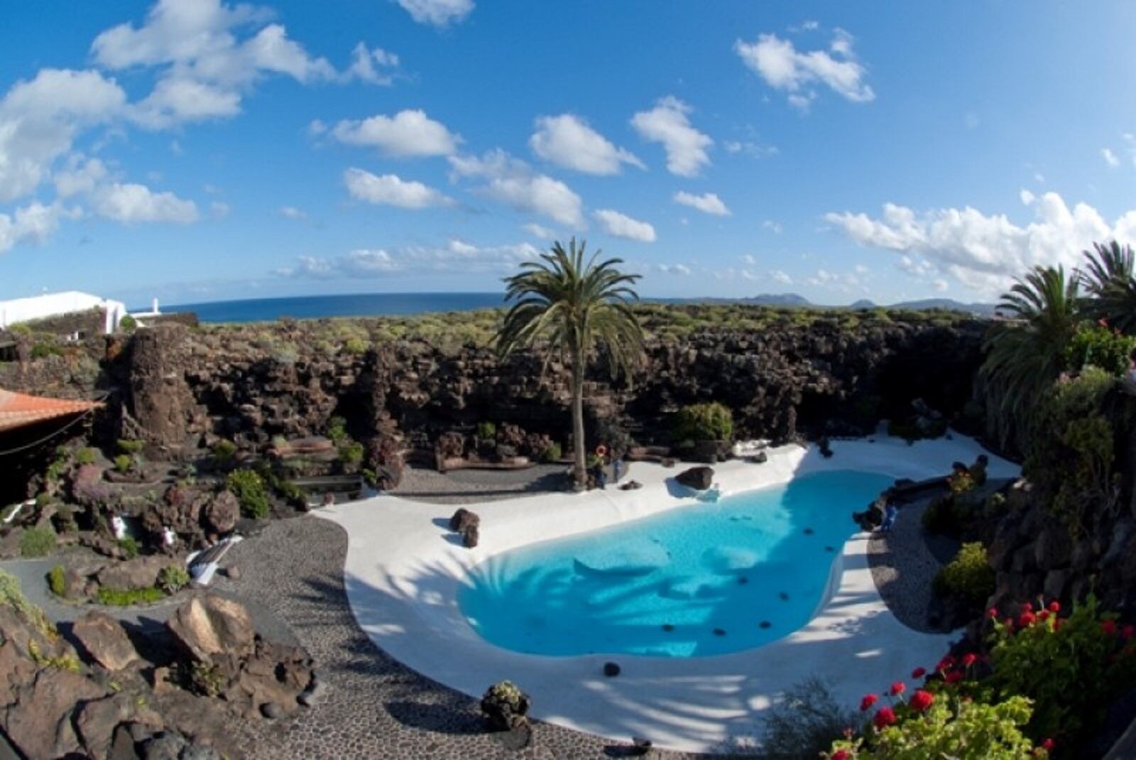 Vista aérea de la parte central de Jameos del Agua.