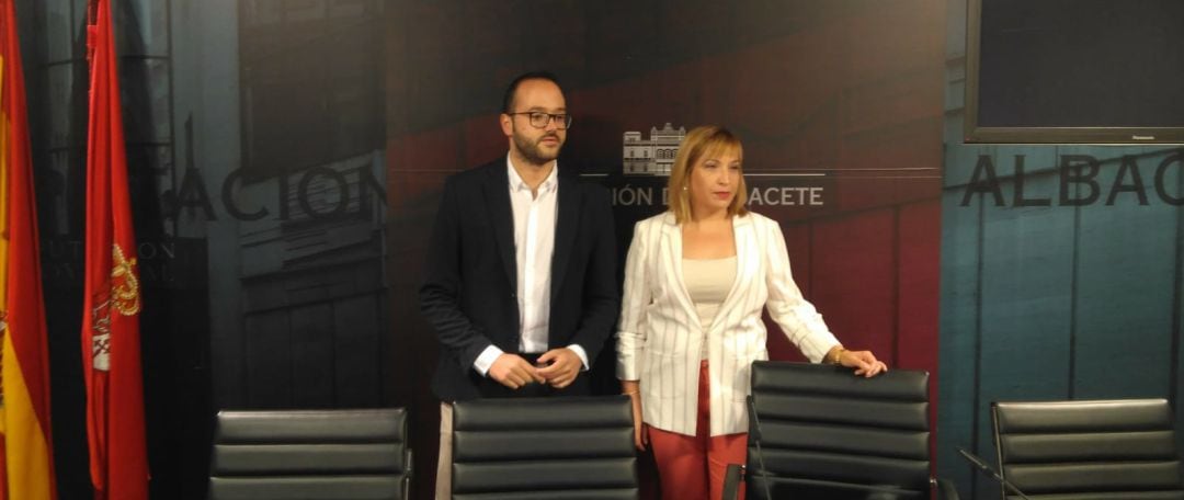 El vicepresidente primero de la Diputación de Albacete, Fran Varela, y la vicepresidenta segunda, Amparo Torres, antes de la rueda de prensa