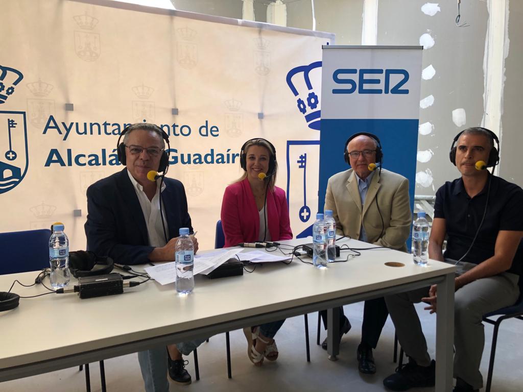 Ana Isabel Jiménez, Víctor Sánchez y Ana Isabel Jiménez junto a Salomón Hachuel