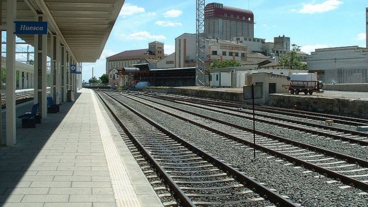 Punto y Pérez: "La NASA encuentra indicios de vida en la estación del AVE de Tardienta, Huesca"