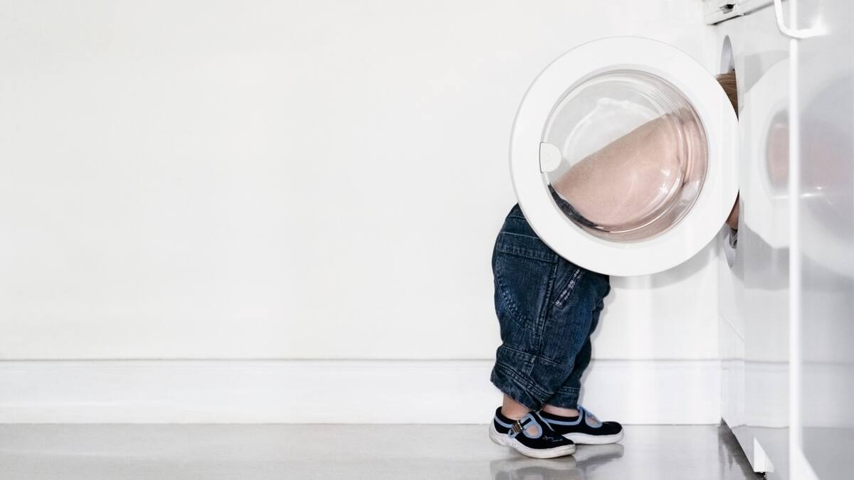 Servicios de emergencia atienden y trasladan a una herida por electrocución en la pedanía lorquina de Campillo