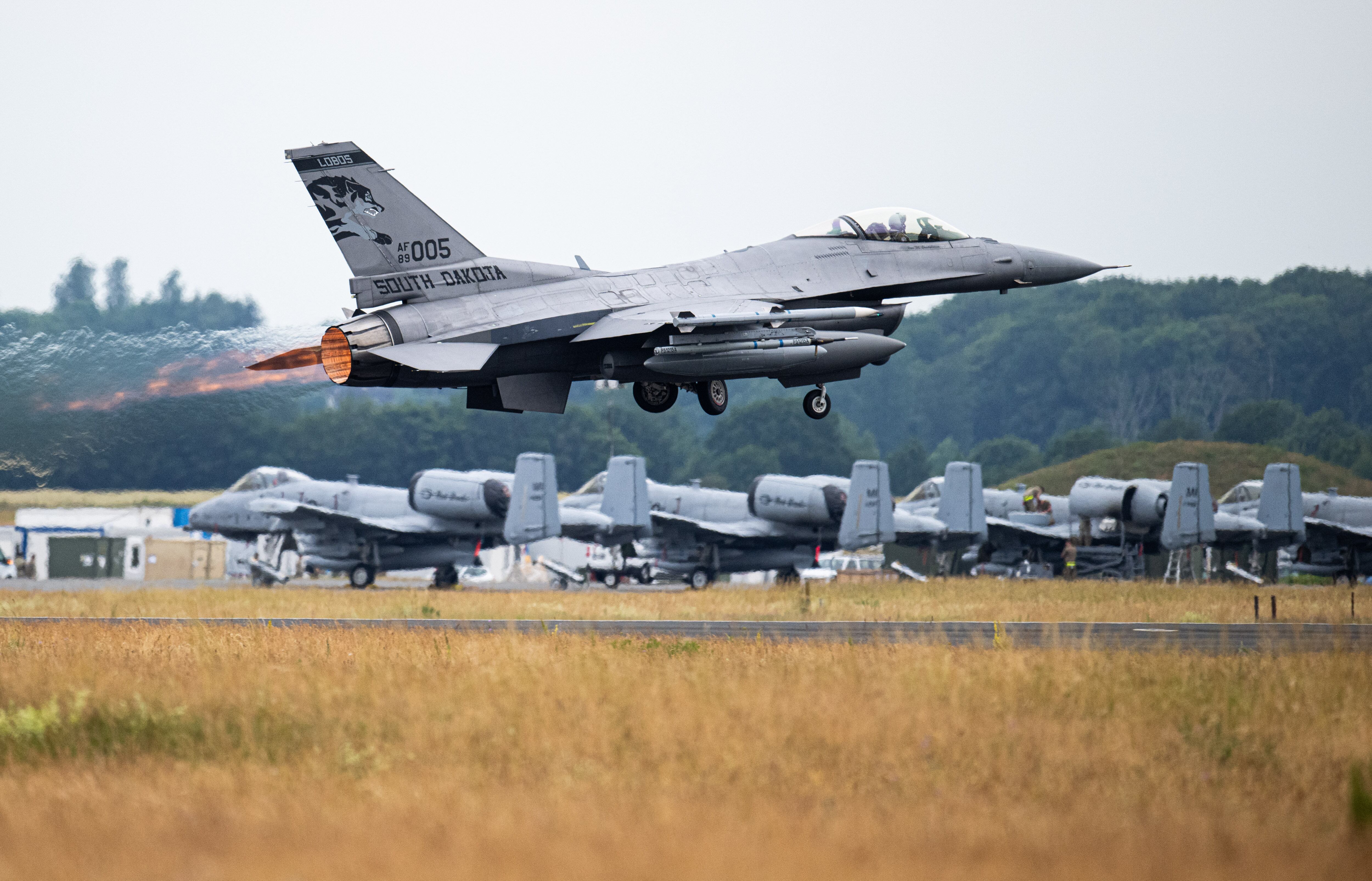 Despegue de un F-16 de la Fuerza Aérea de Estados Unidos durante las maniobras conjuntas de la OTAN celebradas en junio en Alemania