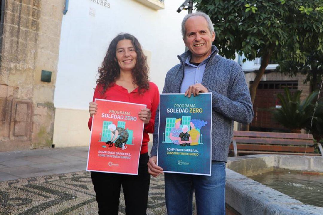 Los concejales de Ganemos en el Ayuntamiento de Córdoba, Vicky López y Rafael Blázquez. 