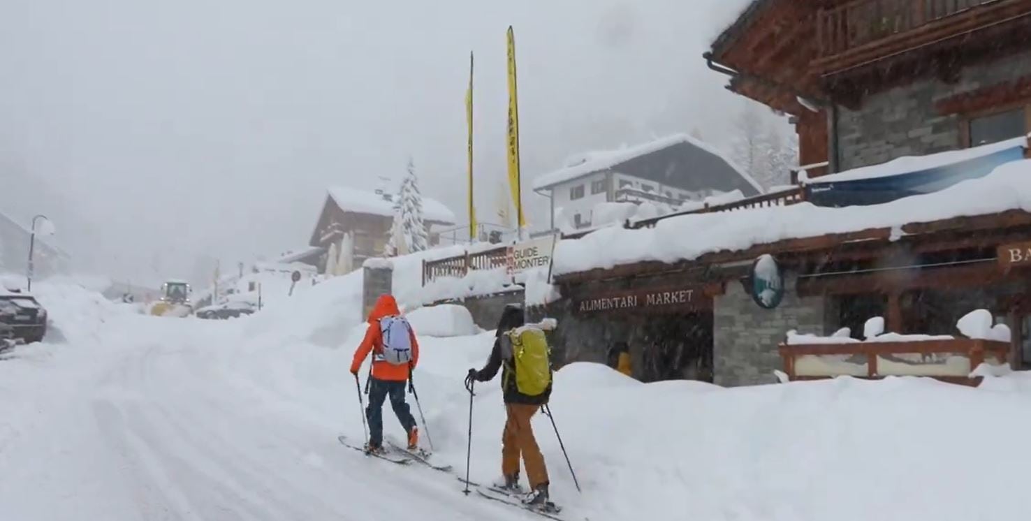 Las nevadas han bloqueado el paso en varias carreteras de la región del Valle de Aosta