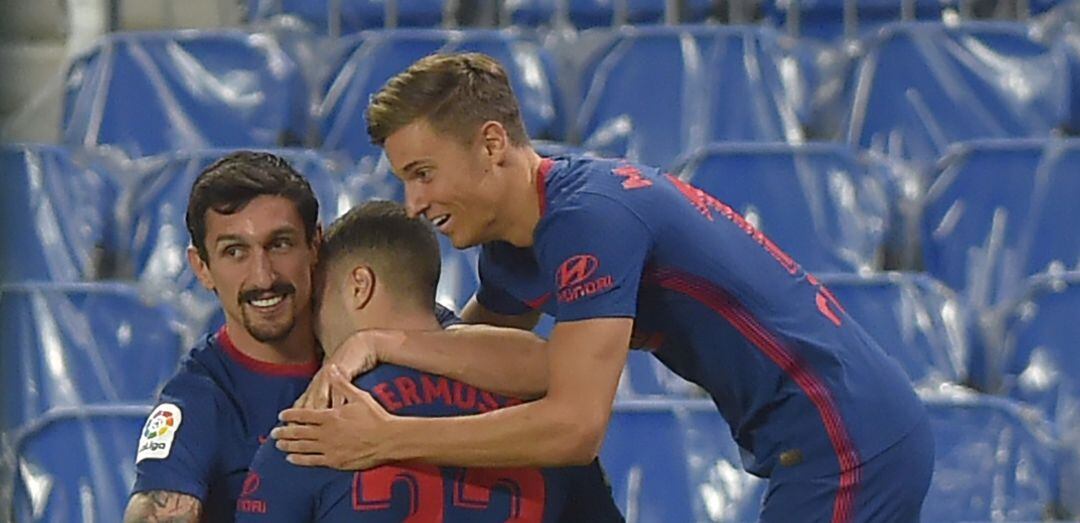 Los jugadores del Atlético celebran un gol en Donosti