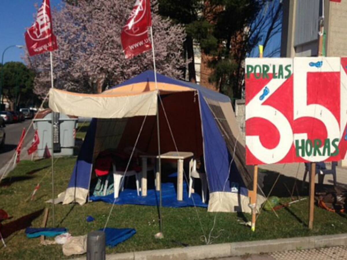 UGT acampa para pedir el regreso de las 35 horas semanales