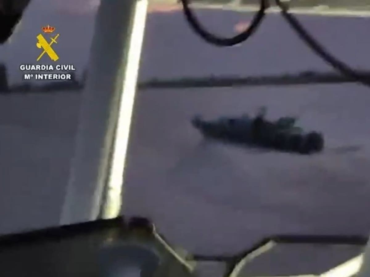 Detenidos dos tripulantes de una narcolancha en el Guadalquivir tras una persecución en la que otra embarcación logra huir a mar abierto