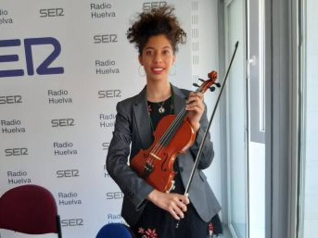 Ana Elena Serrano Roldán, cantante lírica y violinista onubense