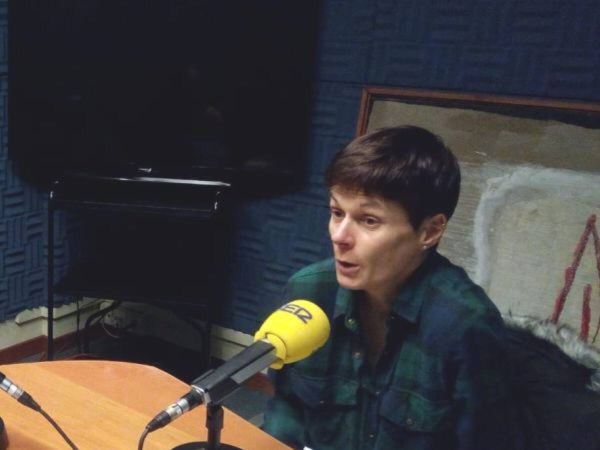 Cuatro coches policiales patrullan por la noche, menos de la mitad que en 2010