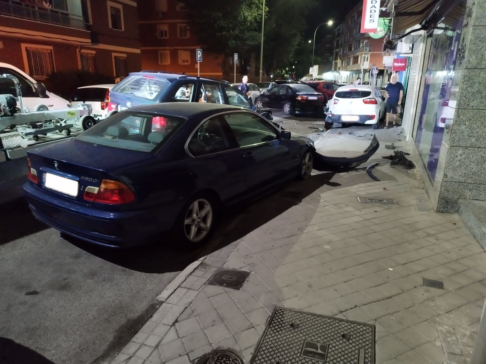 Situación en la que quedaron los vehículos en la calle Villaamil de Móstoles