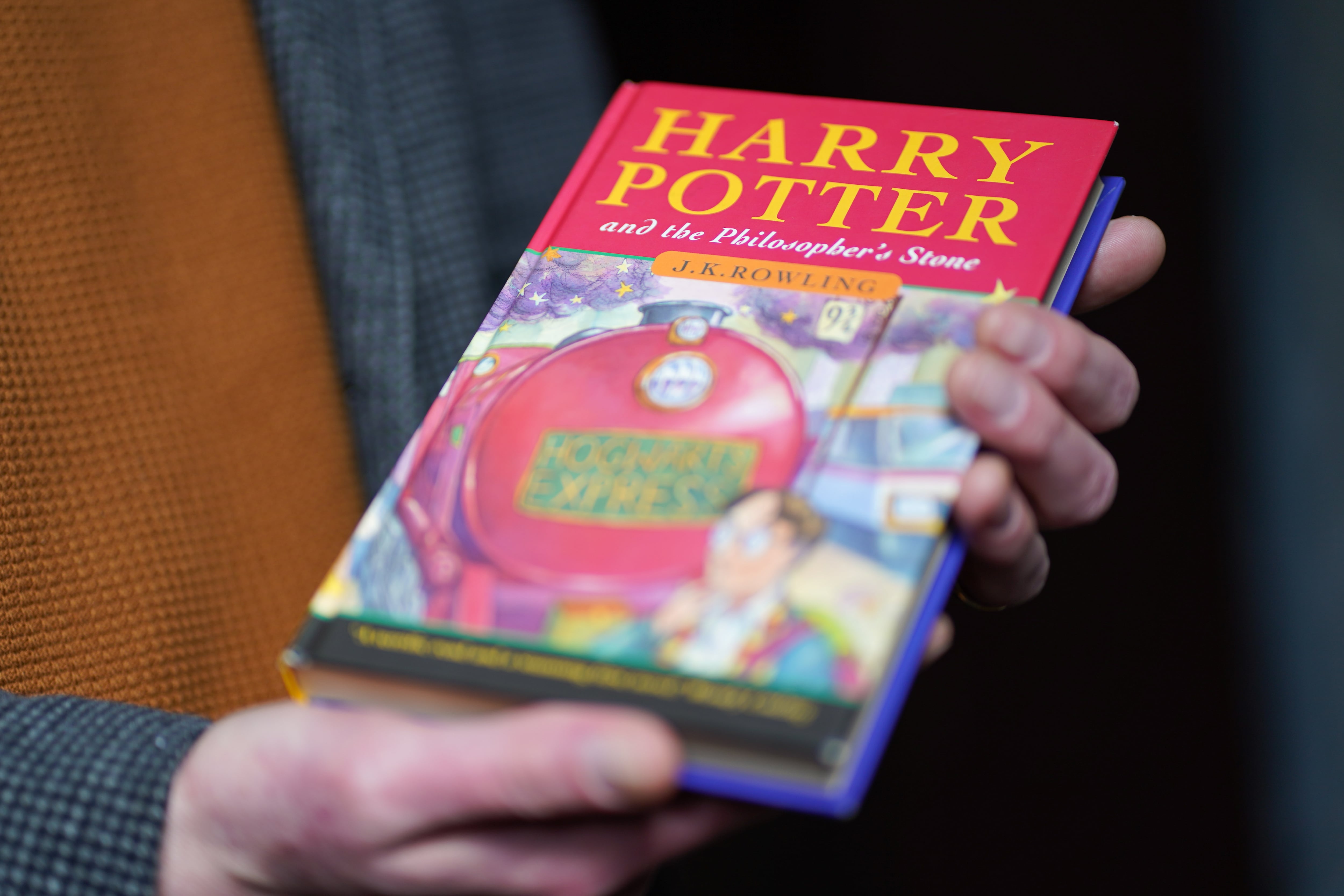 Primera edición del libro de &#039;Harry Potter y la piedra filosofal&#039;. (Photo by Jacob King/PA Images via Getty Images)