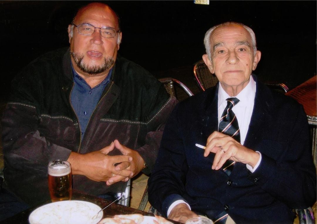 Manuel Garrido, a la derecha de la imagen, junto a otro gran compositor de incontables sevillanas, el popular Manolo Melado